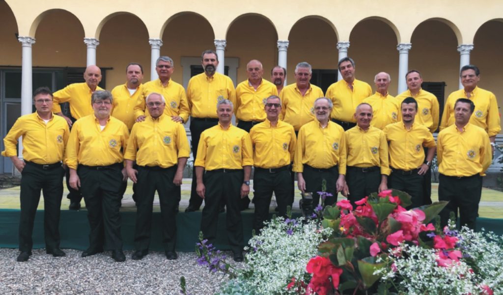 Questa immagine ha l'attributo alt vuoto; il nome del file è Foto-Gruppo-Corale-Arnica-1-1024x602.jpg